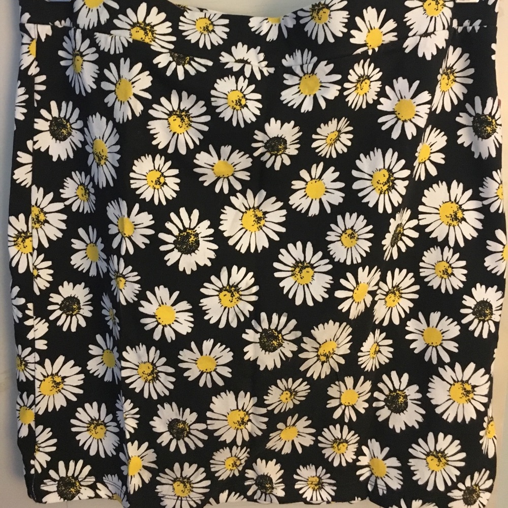 Women’s No Boundaries Large Daisy Skirt